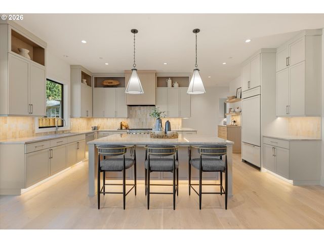 3525 LAKE GROVE Ave, Lake Oswego, OR 97035