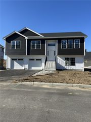 51 Red Maple Lane, Warwick, RI 02886