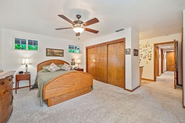 7671 Greenhaven Dr, Sacramento, CA 95831