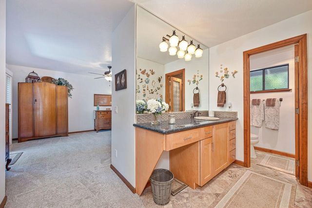 7671 Greenhaven Dr, Sacramento, CA 95831