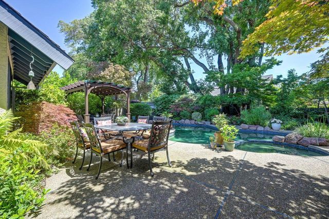 7671 Greenhaven Dr, Sacramento, CA 95831