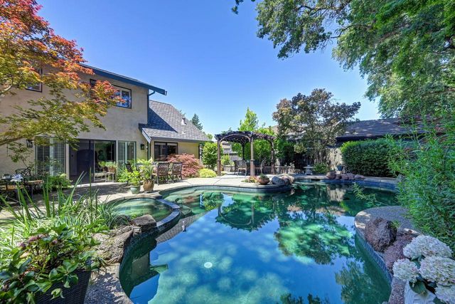7671 Greenhaven Dr, Sacramento, CA 95831