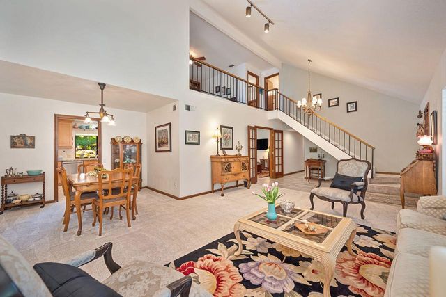 7671 Greenhaven Dr, Sacramento, CA 95831