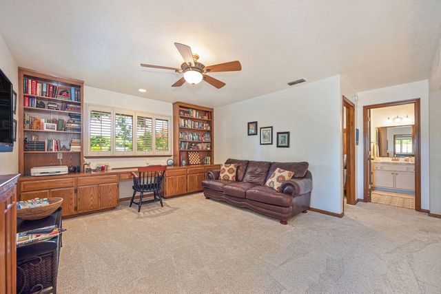 7671 Greenhaven Dr, Sacramento, CA 95831