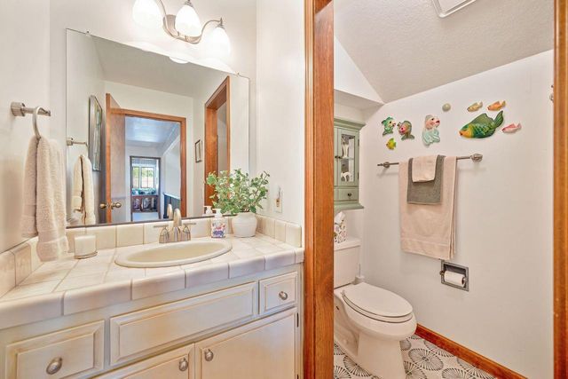 7671 Greenhaven Dr, Sacramento, CA 95831