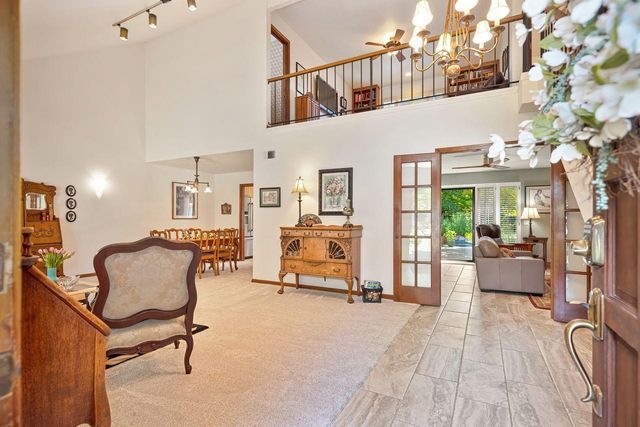7671 Greenhaven Dr, Sacramento, CA 95831