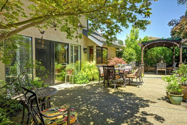 7671 Greenhaven Dr, Sacramento, CA 95831