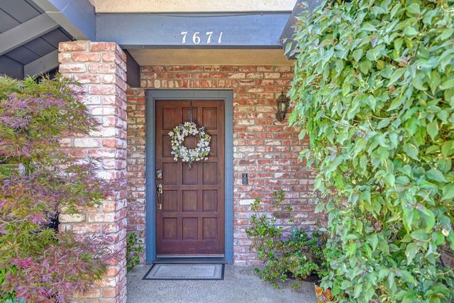 7671 Greenhaven Dr, Sacramento, CA 95831