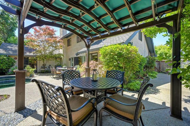 7671 Greenhaven Dr, Sacramento, CA 95831
