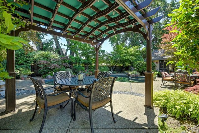 7671 Greenhaven Dr, Sacramento, CA 95831