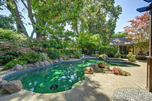 7671 Greenhaven Dr, Sacramento, CA 95831