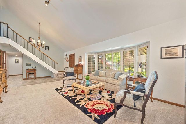 7671 Greenhaven Dr, Sacramento, CA 95831