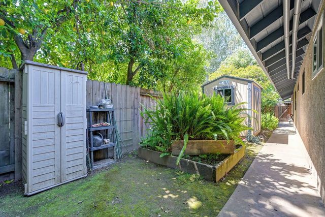 7671 Greenhaven Dr, Sacramento, CA 95831