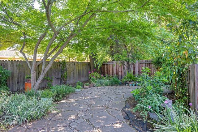 7671 Greenhaven Dr, Sacramento, CA 95831