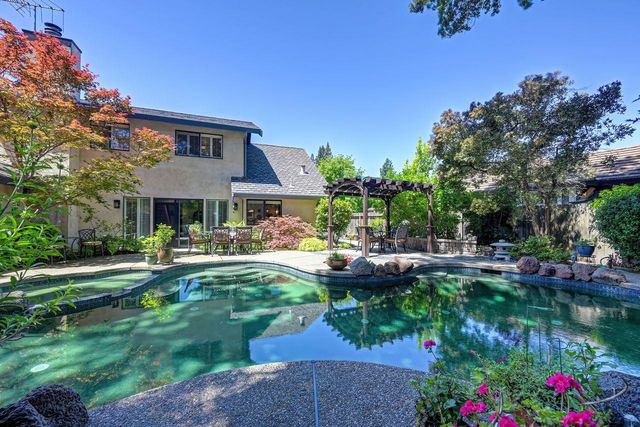 7671 Greenhaven Dr, Sacramento, CA 95831