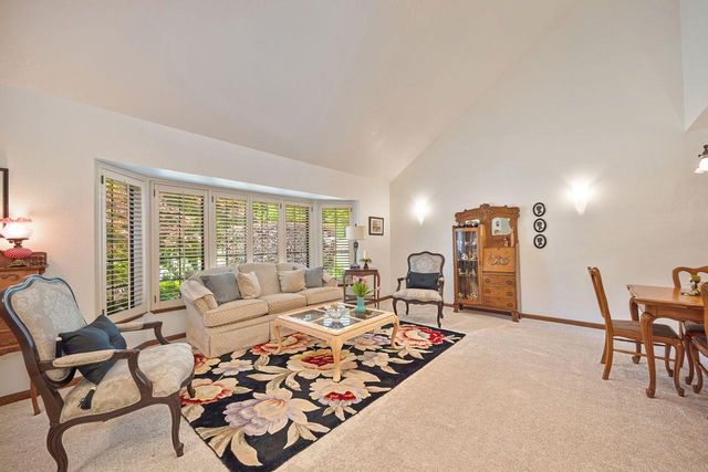 7671 Greenhaven Dr, Sacramento, CA 95831