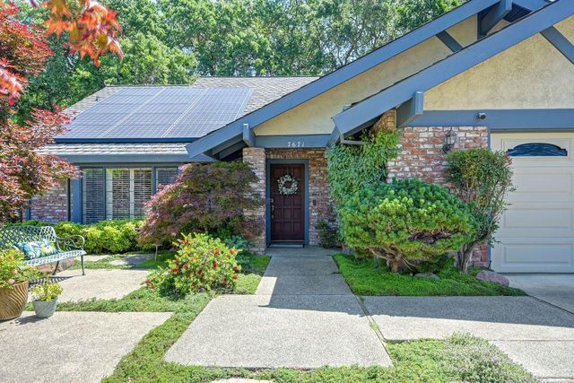 7671 Greenhaven Dr, Sacramento, CA 95831