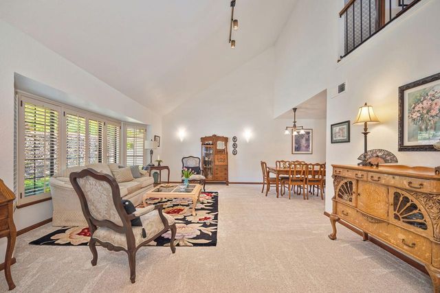 7671 Greenhaven Dr, Sacramento, CA 95831