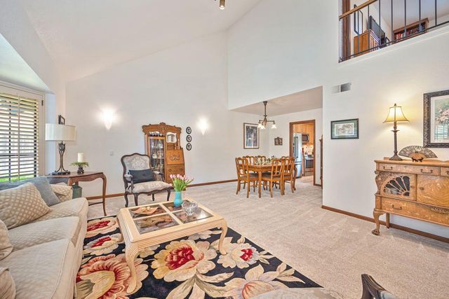 7671 Greenhaven Dr, Sacramento, CA 95831