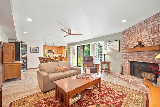 7671 Greenhaven Dr, Sacramento, CA 95831