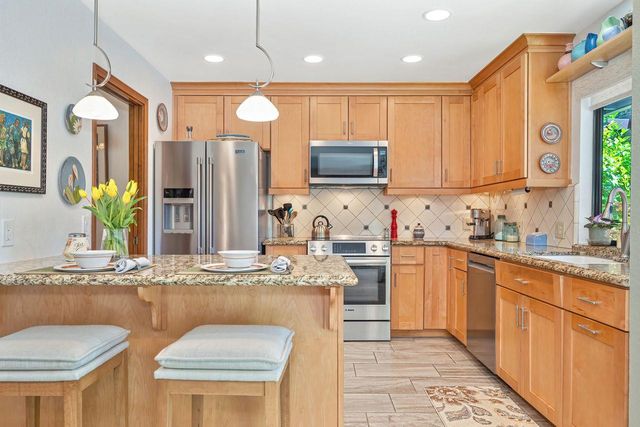 7671 Greenhaven Dr, Sacramento, CA 95831