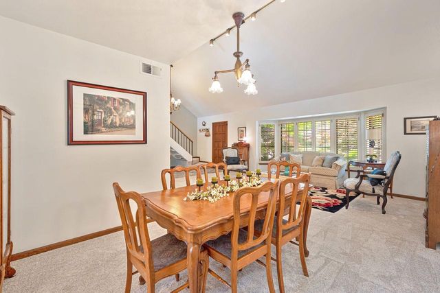 7671 Greenhaven Dr, Sacramento, CA 95831