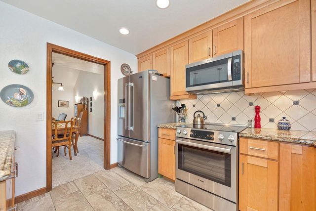 7671 Greenhaven Dr, Sacramento, CA 95831