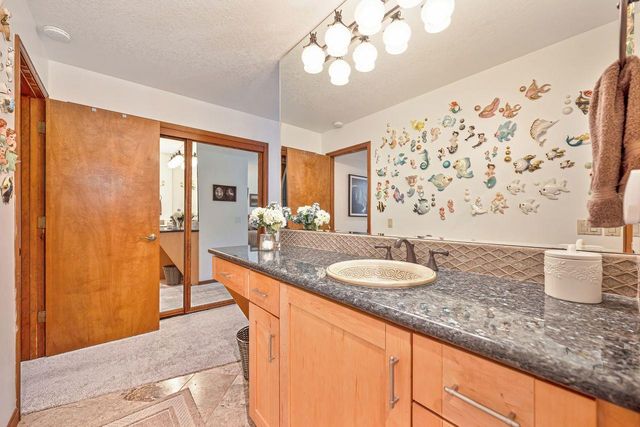 7671 Greenhaven Dr, Sacramento, CA 95831