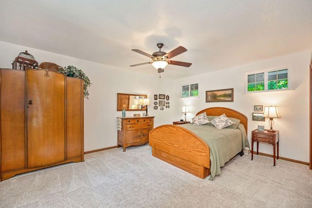 7671 Greenhaven Dr, Sacramento, CA 95831
