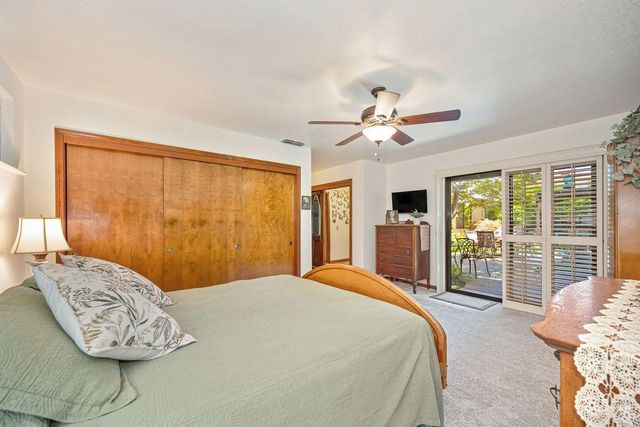 7671 Greenhaven Dr, Sacramento, CA 95831
