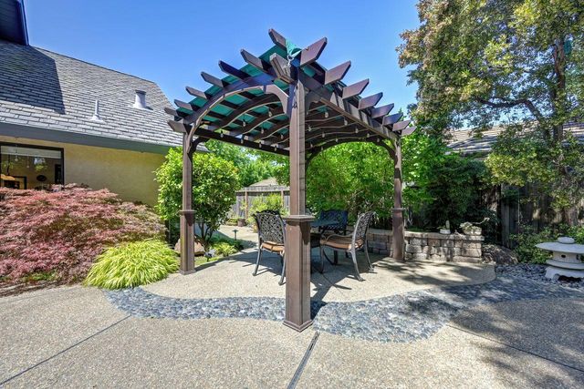 7671 Greenhaven Dr, Sacramento, CA 95831
