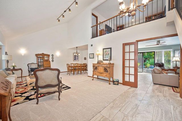 7671 Greenhaven Dr, Sacramento, CA 95831