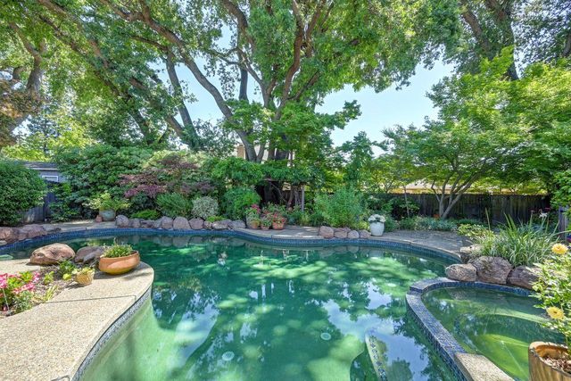7671 Greenhaven Dr, Sacramento, CA 95831
