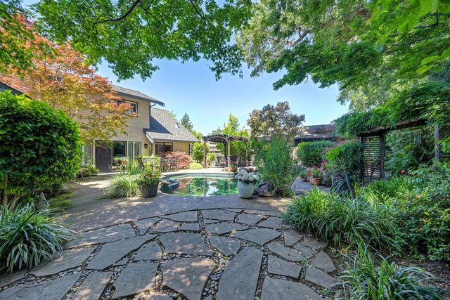 7671 Greenhaven Dr, Sacramento, CA 95831
