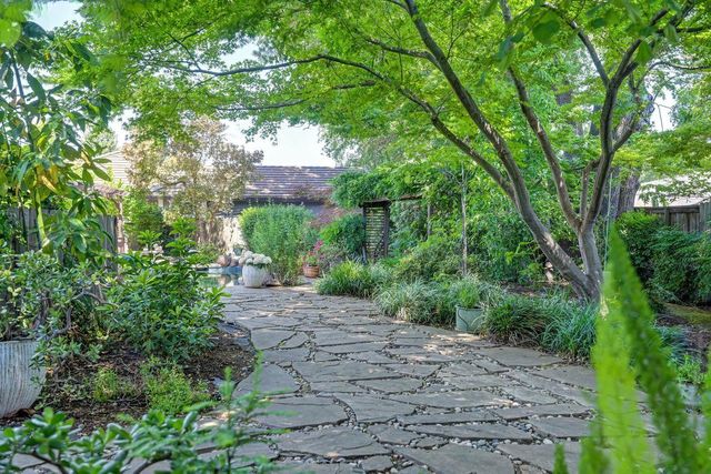 7671 Greenhaven Dr, Sacramento, CA 95831