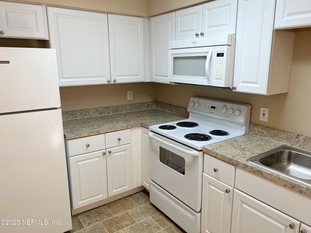 8160 E SAN JOSE MANOR Drive E 4, Jacksonville, FL 32217