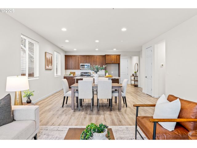 1547 N RIVER ALDER St, Canby, OR 97013