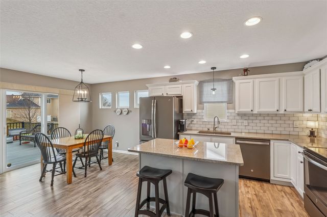 1511 Nine Iron Drive, West Des Moines, IA 50266