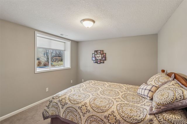 1511 Nine Iron Drive, West Des Moines, IA 50266