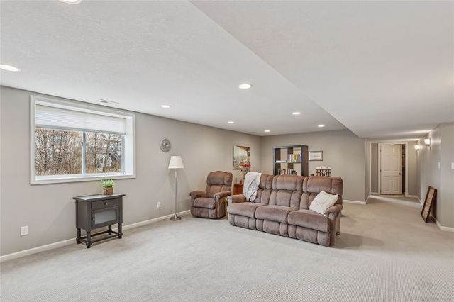 1511 Nine Iron Drive, West Des Moines, IA 50266