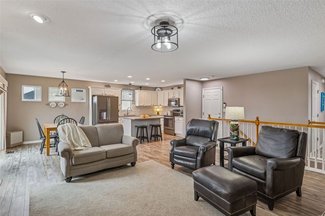 1511 Nine Iron Drive, West Des Moines, IA 50266