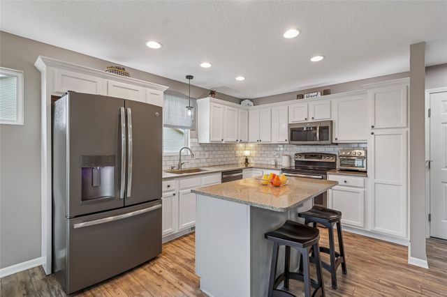 1511 Nine Iron Drive, West Des Moines, IA 50266