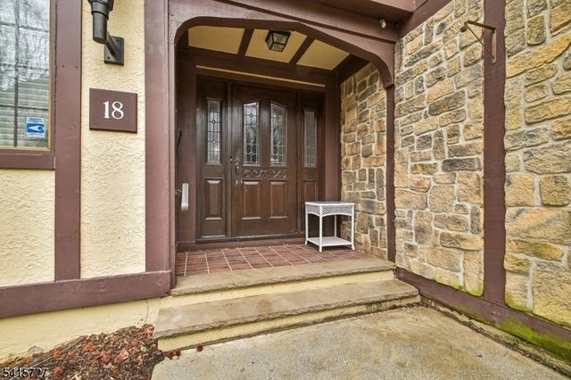 18 Manchester Ct F, Chatham Twp., NJ 07928