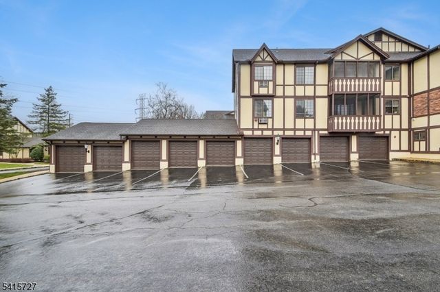 18 Manchester Ct F, Chatham Twp., NJ 07928