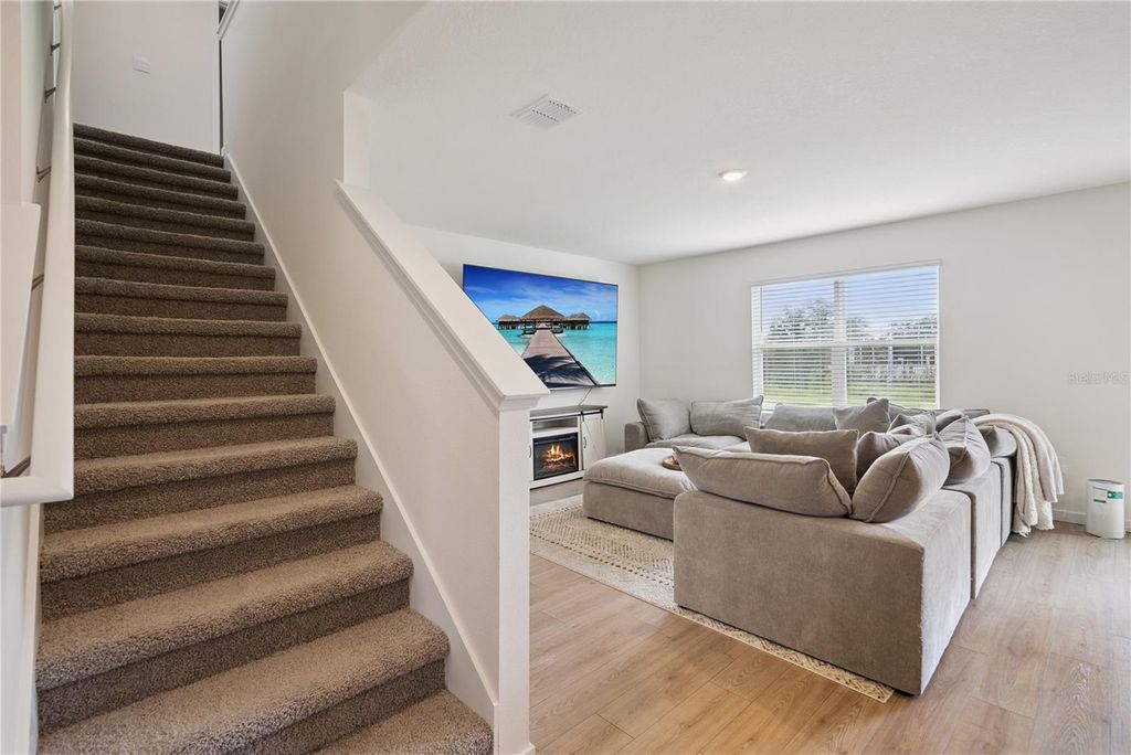 Image 14 of property listing at 3918 ROYAL AZALEA WAY, Sanford, FL 32773