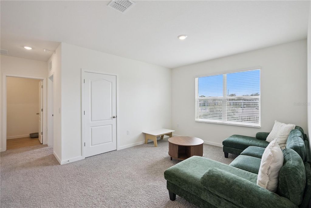Image 20 of property listing at 3918 ROYAL AZALEA WAY, Sanford, FL 32773