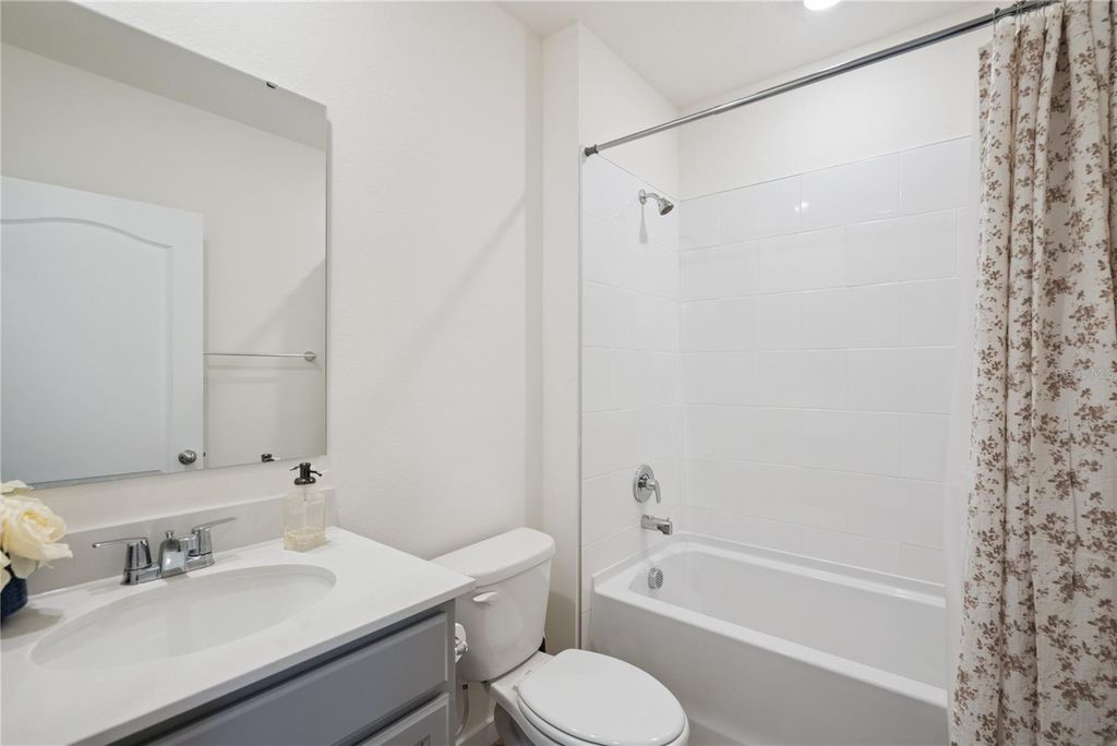 Image 21 of property listing at 3918 ROYAL AZALEA WAY, Sanford, FL 32773
