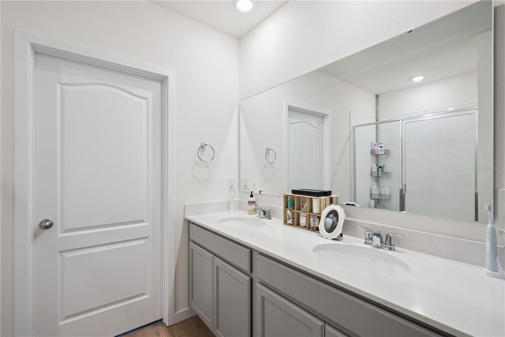 Image 24 of property listing at 3918 ROYAL AZALEA WAY, Sanford, FL 32773