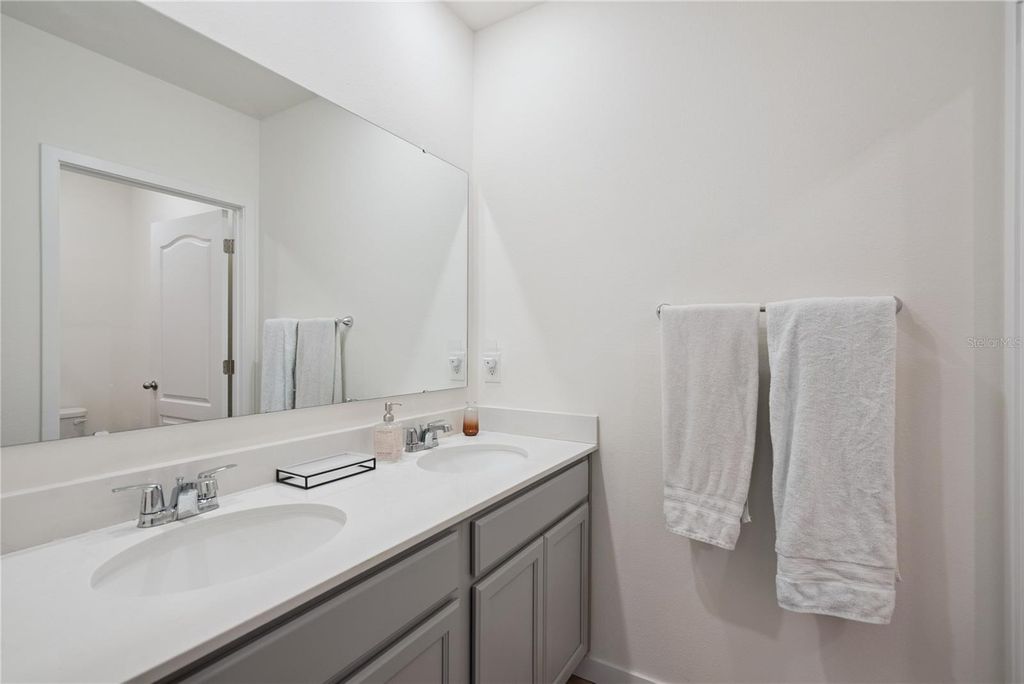 Image 28 of property listing at 3918 ROYAL AZALEA WAY, Sanford, FL 32773