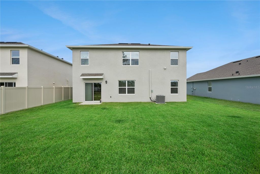 Image 5 of property listing at 3918 ROYAL AZALEA WAY, Sanford, FL 32773